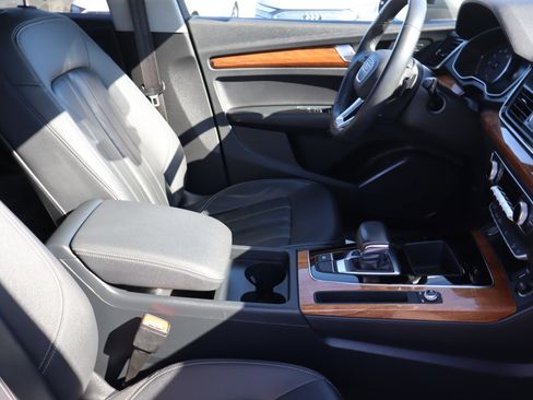 Used 2023 Audi Q5 2.0T Premium w/ Convenience Package image 16