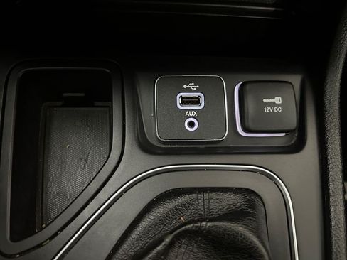Used 2019 Jeep Cherokee Latitude w/ Popular Appearance Group FWD image 30