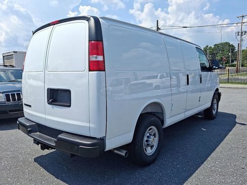 New 2025 Chevrolet Express 3500 w/ Driver Convenience Package image 4