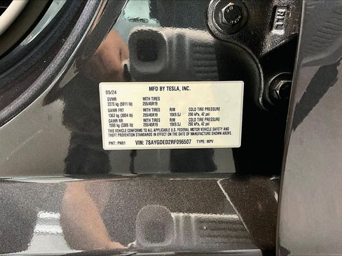 Used 2024 Tesla Model Y 2WD image 31