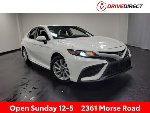 Used 2024 Toyota Camry SE FWD image 1