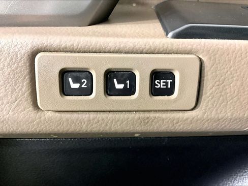 Used 2022 Lexus GX 460 Luxury w/ Accessory Package AWD/4WD image 32