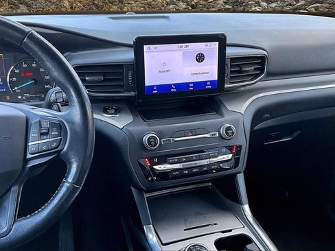 Used 2020 Ford Explorer XLT w/ Equipment Group 202A image 6