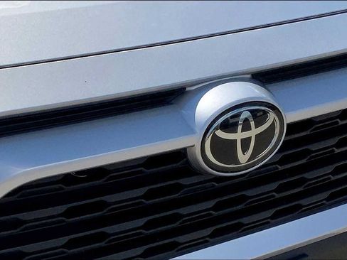 Used 2022 Toyota RAV4 XLE Premium FWD image 30