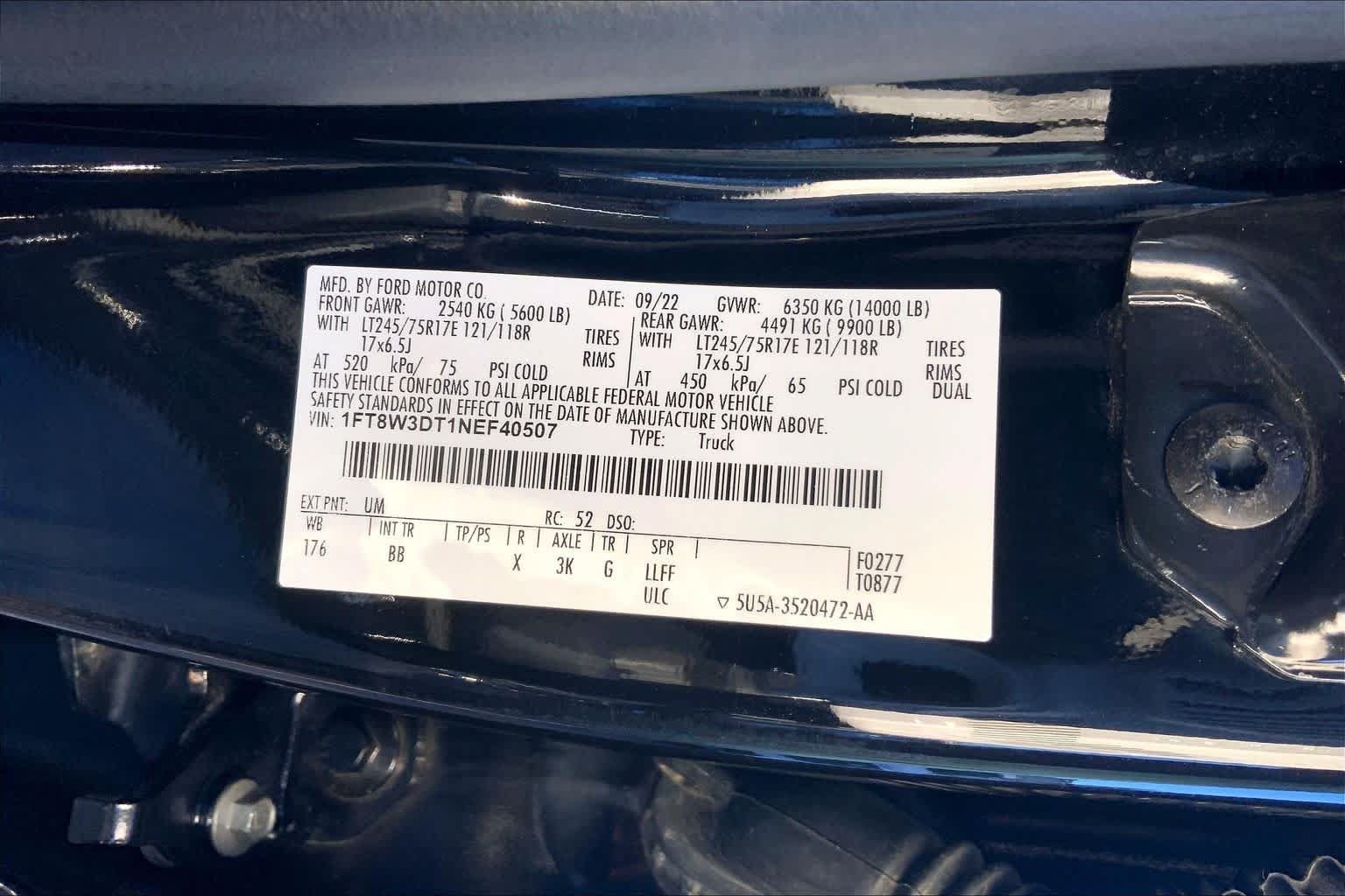 Used 2022 Ford F350 Platinum w/ FX4 Off-Road Package AWD/4WD image 32