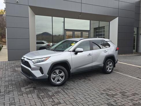 Used 2024 Toyota RAV4 XLE image 1