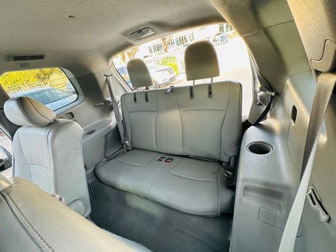Used 2010 Toyota Highlander SE image 17