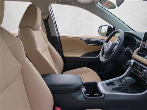 Certified 2025 Toyota RAV4 XLE w/ Convenience Package FWD image 21