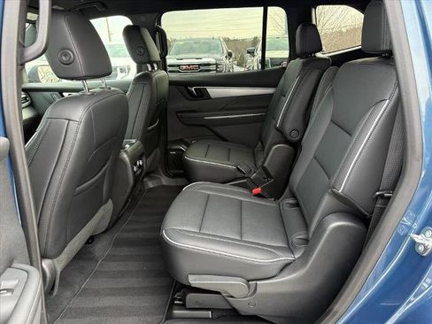 Certified 2025 Buick Enclave Preferred image 8