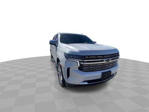 Used 2024 Chevrolet Suburban Premier w/ Premium Package AWD/4WD image 4