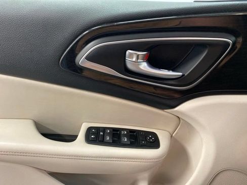Used 2015 Chrysler 200 C FWD image 17