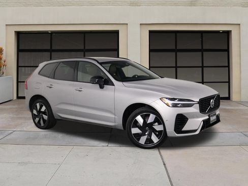 Used 2024 Volvo XC60 T8 Ultimate AWD/4WD image 34