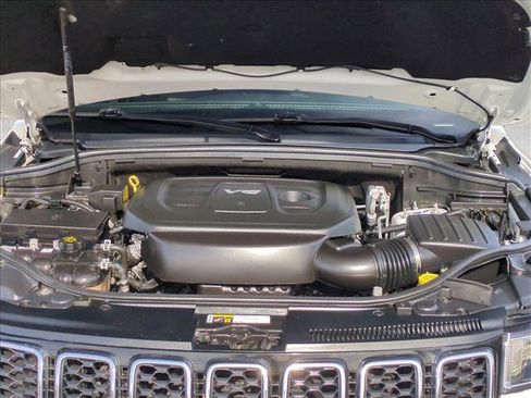 Used 2017 Jeep Grand Cherokee Laredo image 22