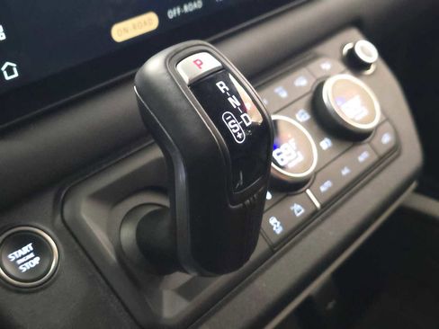 Used 2024 Land Rover Defender 110 SE image 34