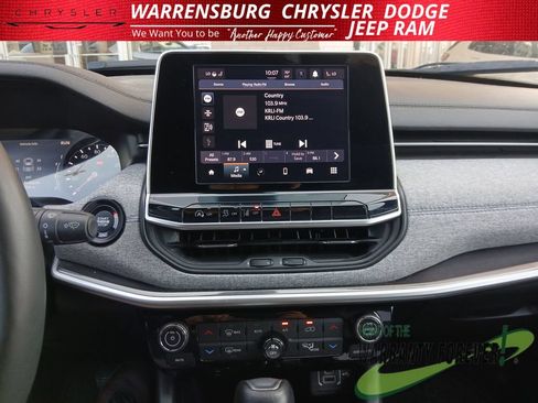Used 2025 Jeep Compass Latitude w/ Convenience Group AWD/4WD image 22