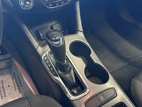 Used 2018 Chevrolet Cruze LT image 18