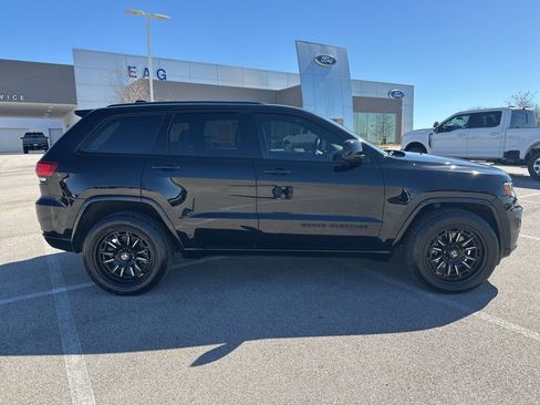 Used 2021 Jeep Grand Cherokee Laredo X image 9