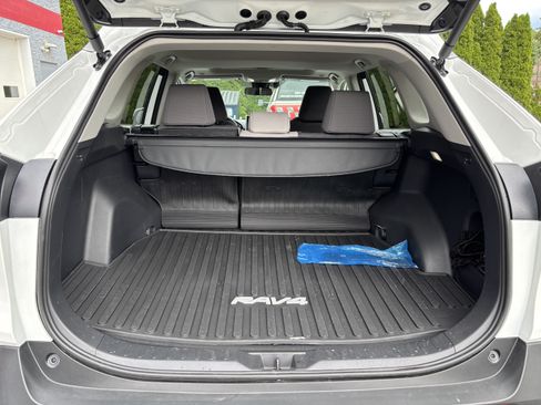 Used 2025 Toyota RAV4 XLE w/ Convenience Package AWD/4WD image 5