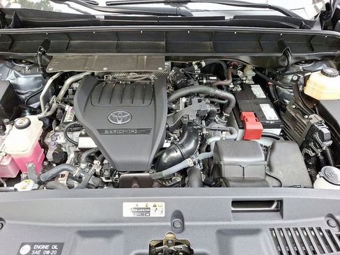 Used 2023 Toyota Highlander XLE image 36