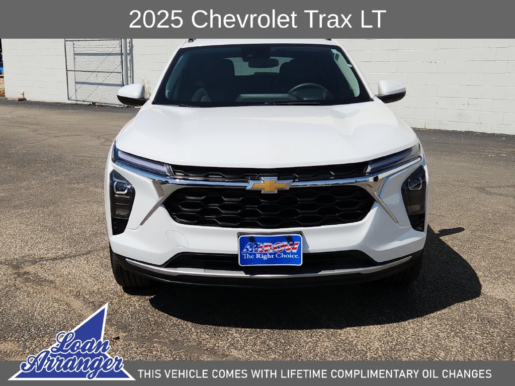 Used 2025 Chevrolet Trax LT FWD image 3