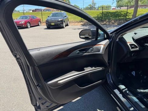 Used 2013 Lincoln MKZ FWD image 13
