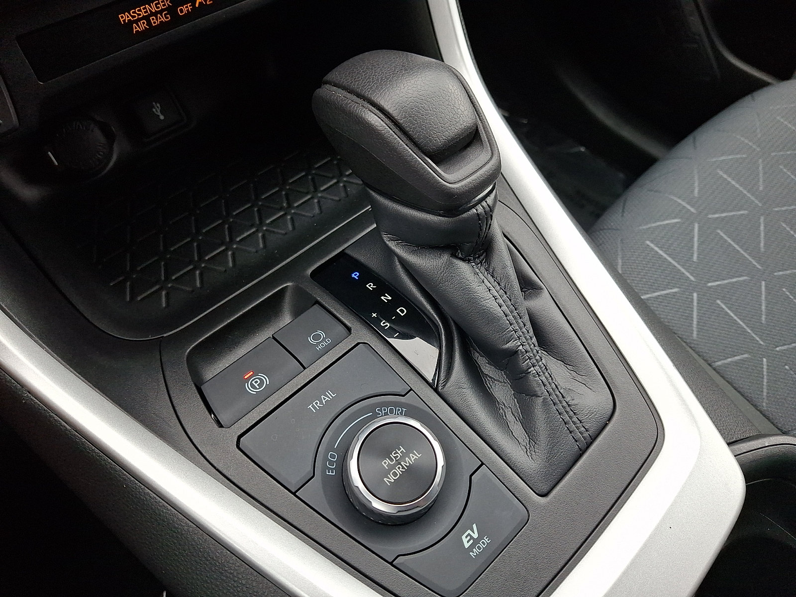 Used 2021 Toyota RAV4 XLE AWD/4WD image 14