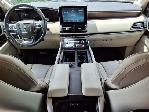 Used 2019 Lincoln Navigator Reserve AWD/4WD image 9