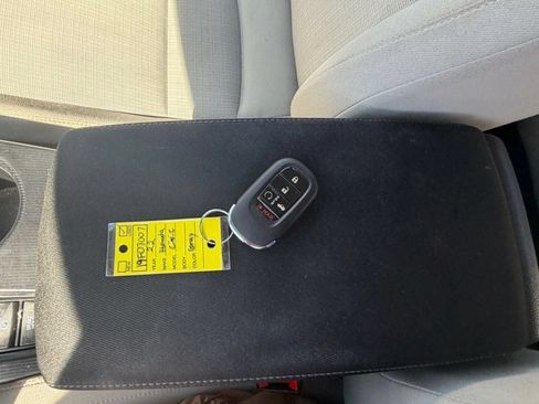 Used 2022 Honda Civic EX image 2