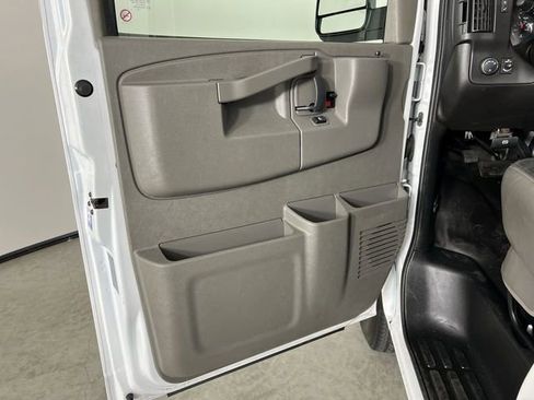 Used 2024 GMC Savana 2500 w/ Driver Convenience Package image 22