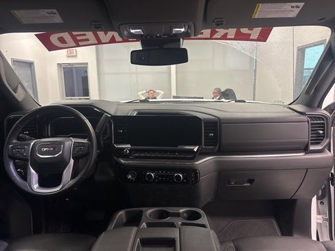Used 2024 GMC Sierra 1500 SLT image 11