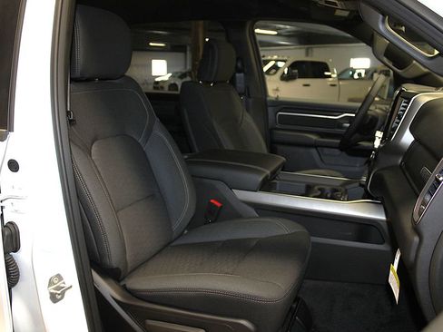 New 2026 RAM 1500 4x4 Crew Cab image 32