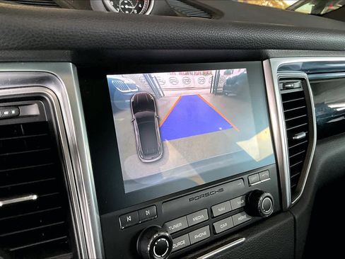 Used 2018 Porsche Macan image 26