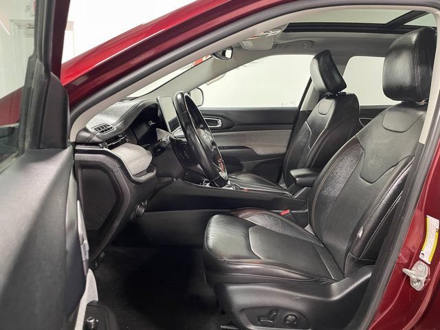 Used 2022 Jeep Compass Latitude w/ Sun and Sound Group AWD/4WD image 11