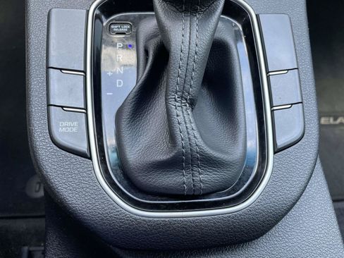 Used 2020 Hyundai Elantra GT FWD image 29
