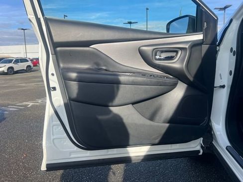 Used 2019 Nissan Murano SV w/ Premium Package image 17