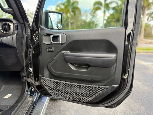 Used 2018 Jeep Wrangler Sport AWD/4WD image 22