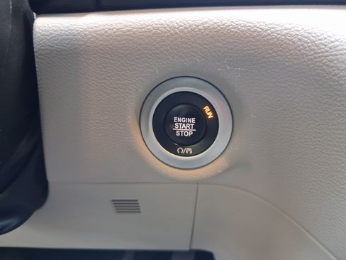Used 2024 Chrysler Pacifica Touring-L FWD image 19