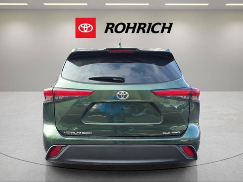 Used 2023 Toyota Highlander XLE image 4