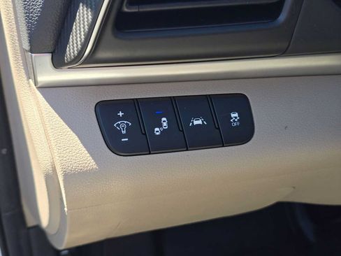Used 2019 Hyundai Elantra SEL FWD image 23