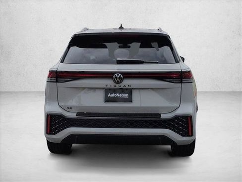 New 2026 Volkswagen Tiguan SE R-Line FWD image 8