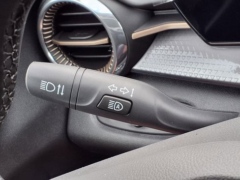 New 2026 Chevrolet Trax ACTIV w/ Sunroof Package FWD image 17