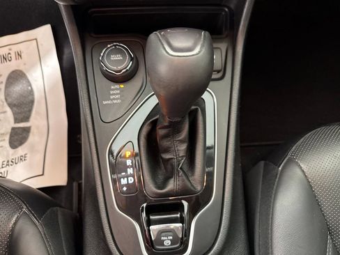 Used 2019 Jeep Cherokee Limited AWD/4WD image 21