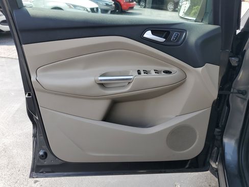 Used 2017 Ford Escape SE image 13