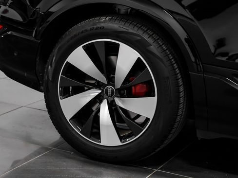 Used 2025 Audi SQ6 e-tron Premium w/ Convenience Package image 51