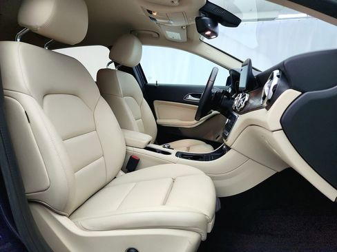 Used 2018 Mercedes-Benz GLA 250 4MATIC w/ Premium Package image 27
