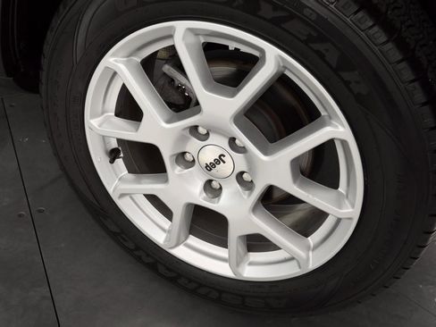 Certified 2023 Jeep Renegade Latitude image 11