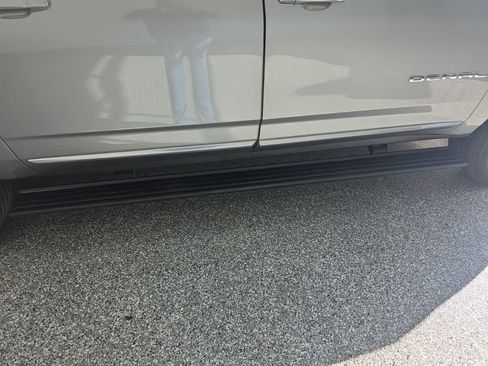 Used 2024 GMC Yukon XL Denali w/ Denali Reserve Package image 9