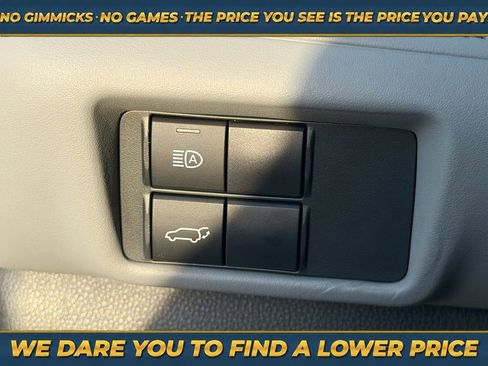 Used 2025 Toyota Highlander XLE AWD/4WD image 34