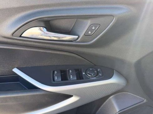 Used 2024 Chevrolet Trax RS image 17