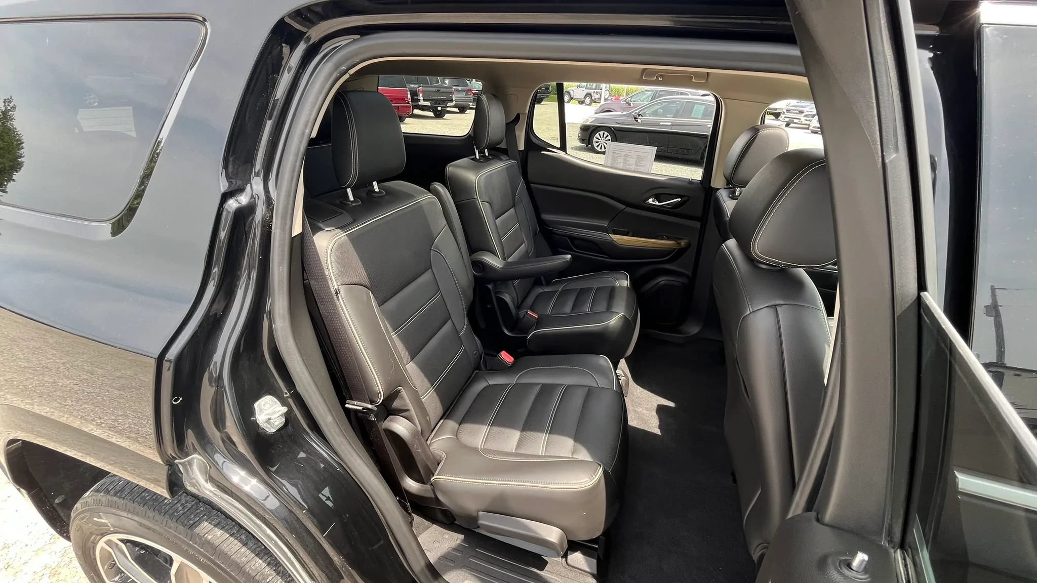 Used 2019 GMC Acadia Denali w/ LPO, Floor Liner Package AWD/4WD image 11